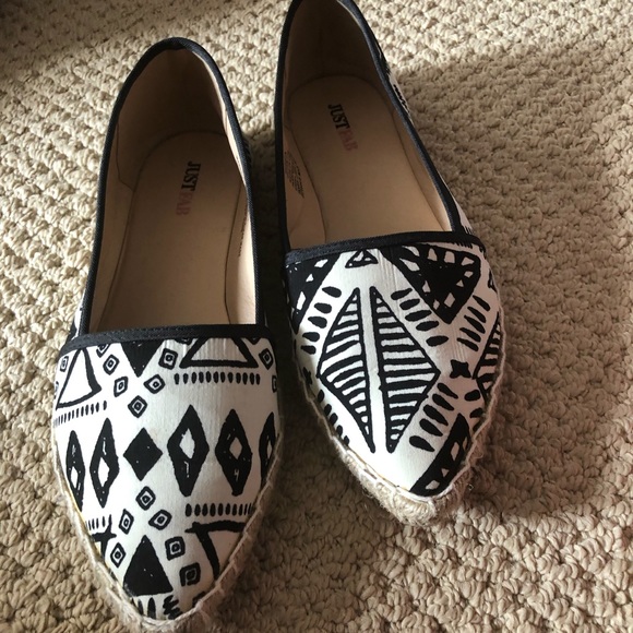 JustFab black and white slip on flats - Picture 3 of 4